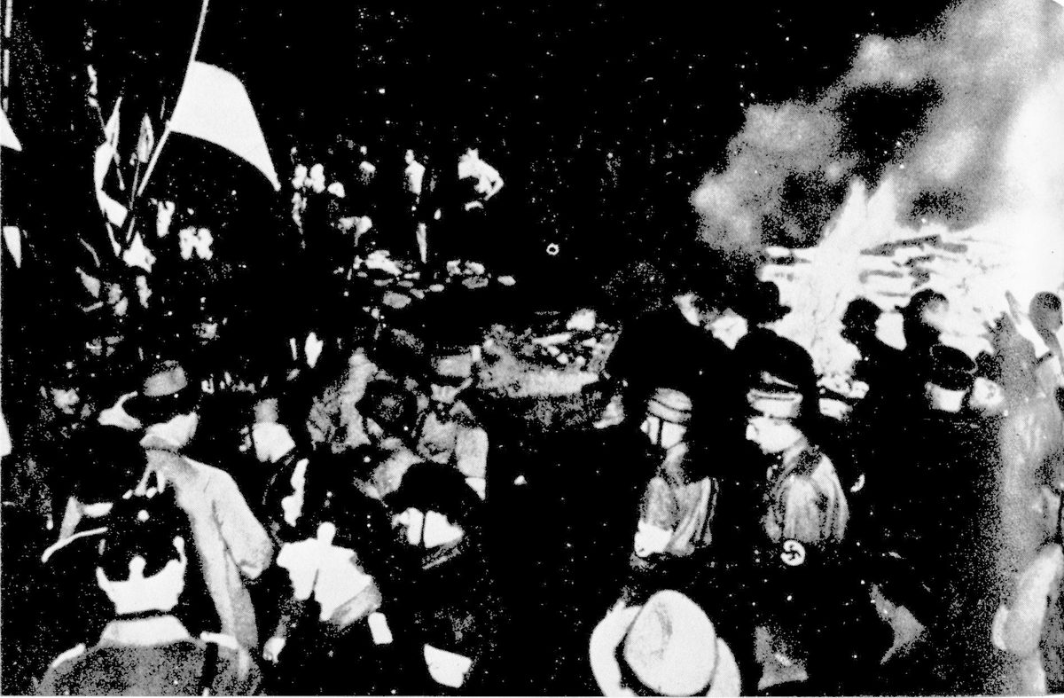 L’autodafé de l’Opernplatz, Berlin, 10 mai 1933. Le quatrième bûcher fut consacré aux 